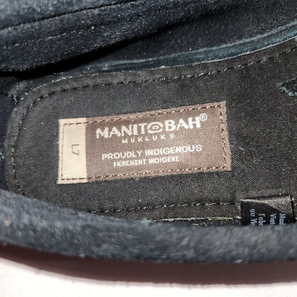 Manitobah MukLuks Black Moccasin Sz 7 Leather Fringe - Picture 8 of 8